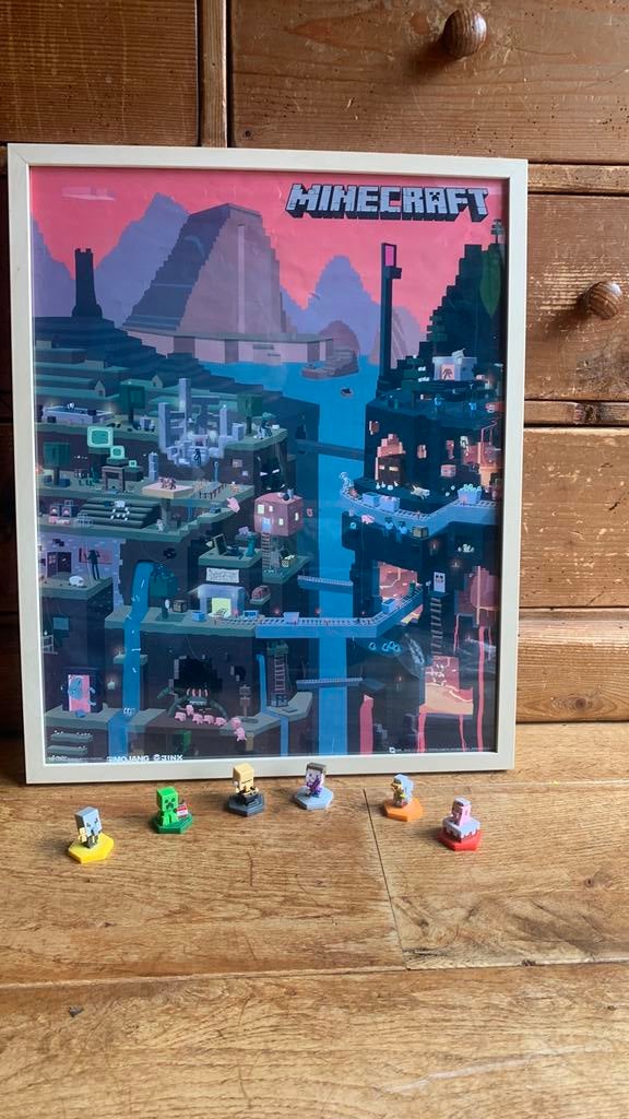 Minecraft poster+6 Minecraft figuren, Rechthoekig Staand, Met lijst, Ophalen of Verzenden, Zo goed als nieuw