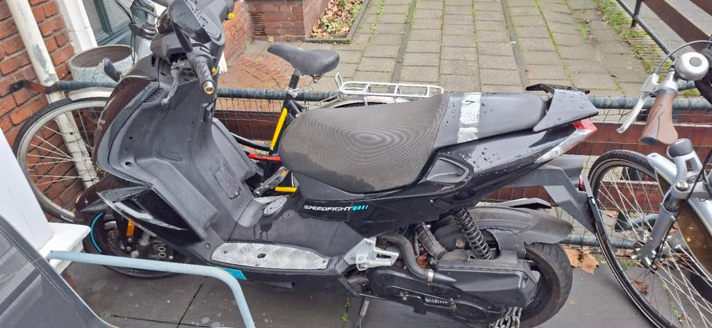 Peugeot Scooter 2016 + helm zwart, Fietsen en Brommers, Brommeronderdelen | Scooters, Ophalen, Gebruikt, Overige typen, Peugeot