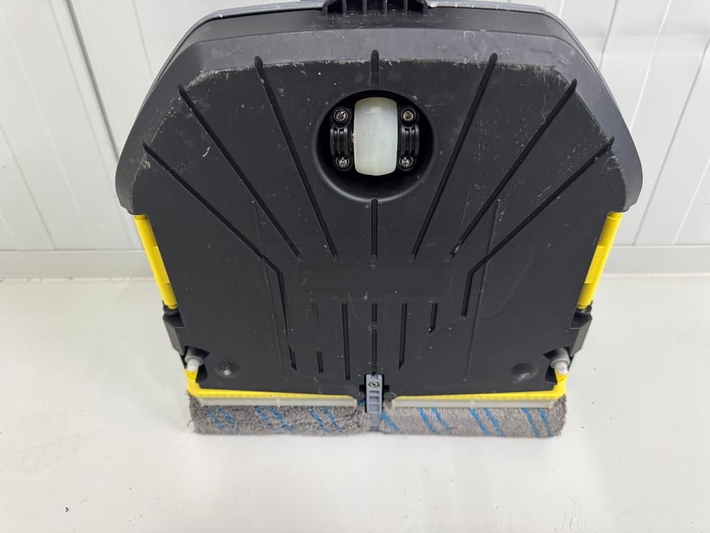 KARCHER SCHROBMACHINE BR 30/1 C Bp, Ophalen of Verzenden, Zo goed als nieuw, Schrobmachine