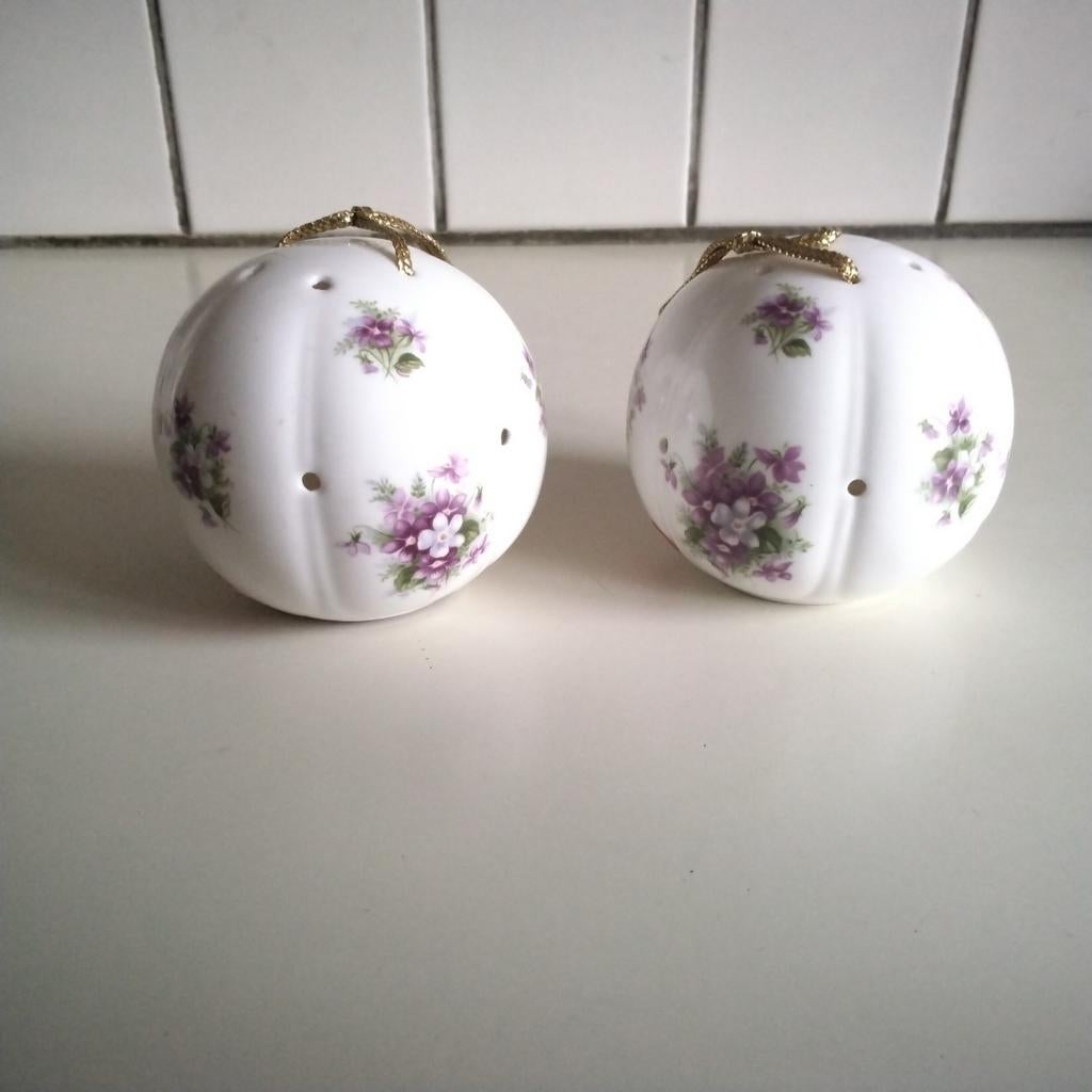 2 royal albert  violetta geur pomanders, Ophalen of Verzenden