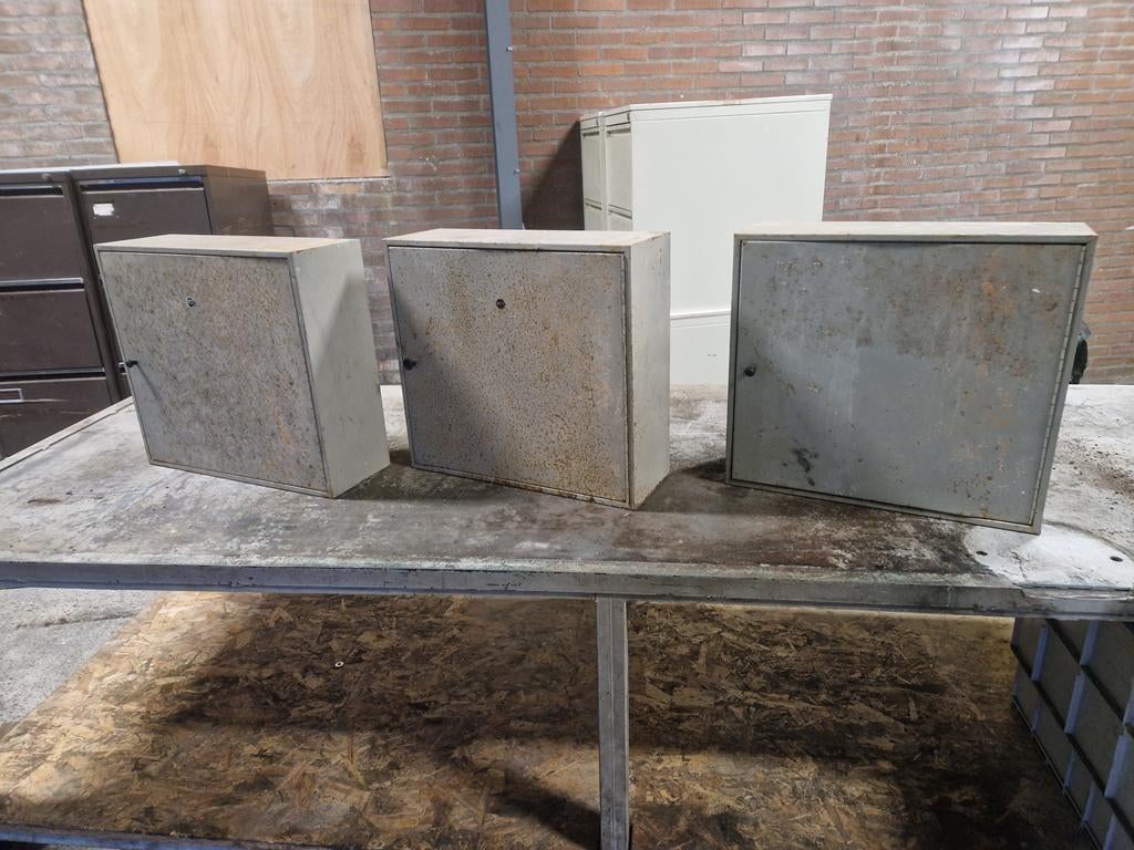Oude Metalen PTT kastjes 3 stuks, Ophalen