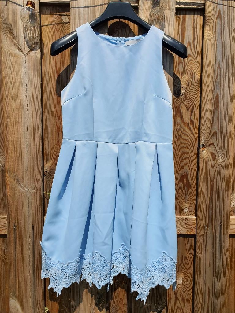 Lucy Wang lichtblauwe jurk met kant – maat L, Kleding | Dames, Jurken, Zo goed als nieuw, Maat 38/40 (M), Blauw, Boven de knie