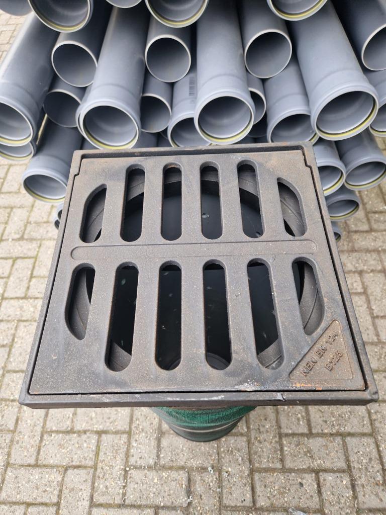 infiltratie put 315 mm met gietijzeren rooster 330x330, Doe-het-zelf en Verbouw, Nieuw, Ophalen of Verzenden, Minder dan 2 meter