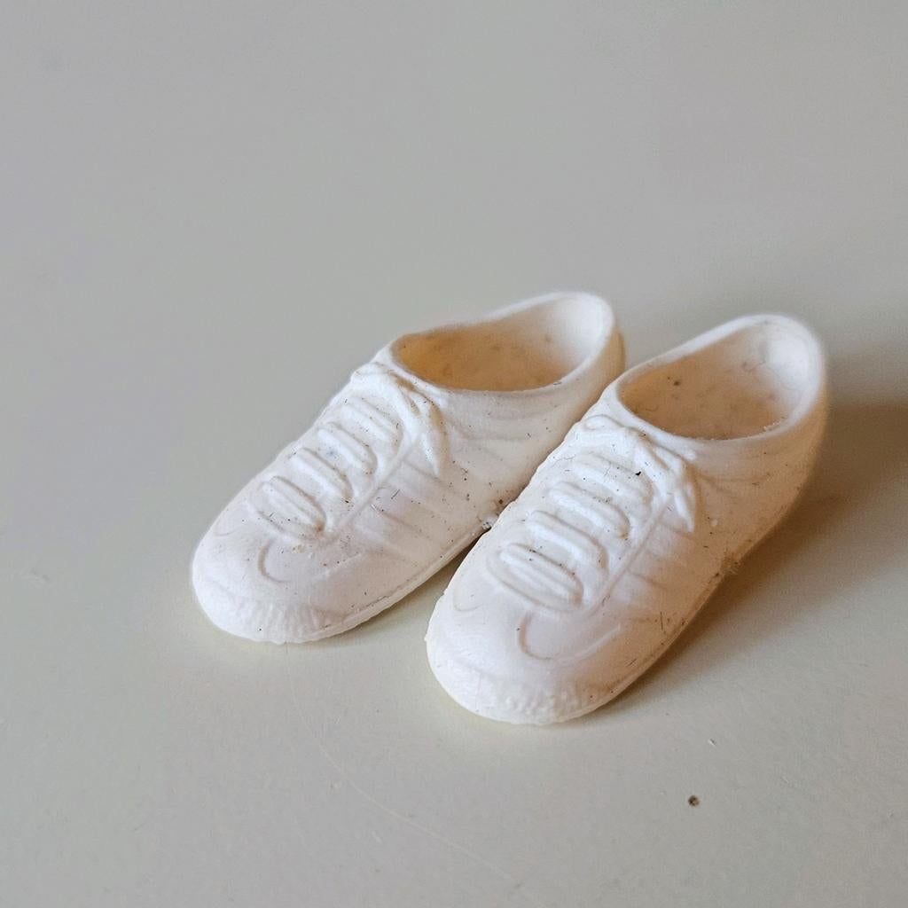 Vintage Barbie, Skipper, Ricky schoentjes wit Philippines, Verzamelen, Poppen, Ophalen of Verzenden, Kleertjes