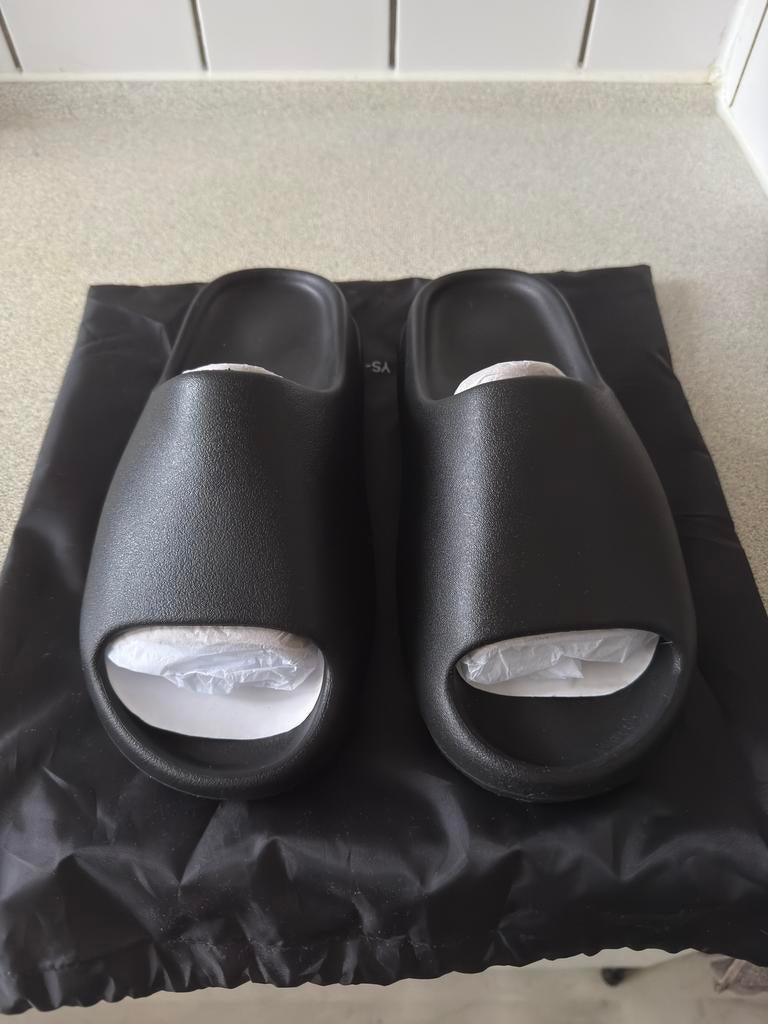 Yeezy YS-01 adidas yeezy slides maat 43 & 44, Kleding | Heren, Schoenen, Ophalen of Verzenden, Zo goed als nieuw, Zwart