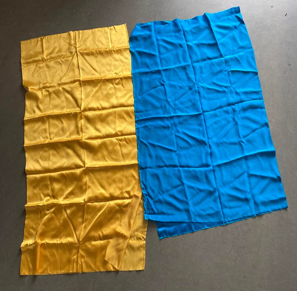 Pure Chinese zijde lappen blauw en geel, Hobby en Vrije tijd, Stoffen en Lappen, Blauw, Nieuw, Ophalen of Verzenden, 30 tot 120 cm