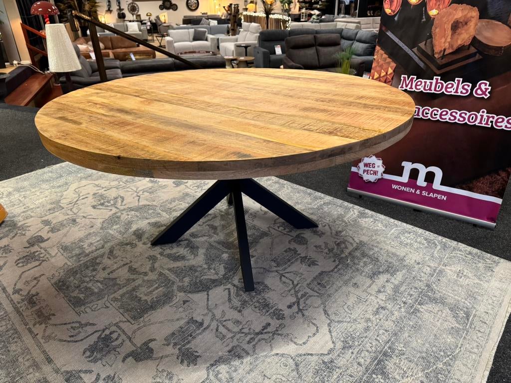 Eettafel rond 130cm. met spinpoot Direct/leverbaar E-1946, Huis en Inrichting, Tafels | Eettafels, #Eettafel#Mango#Rond#130#Spinpoot#Design#Goedkoop