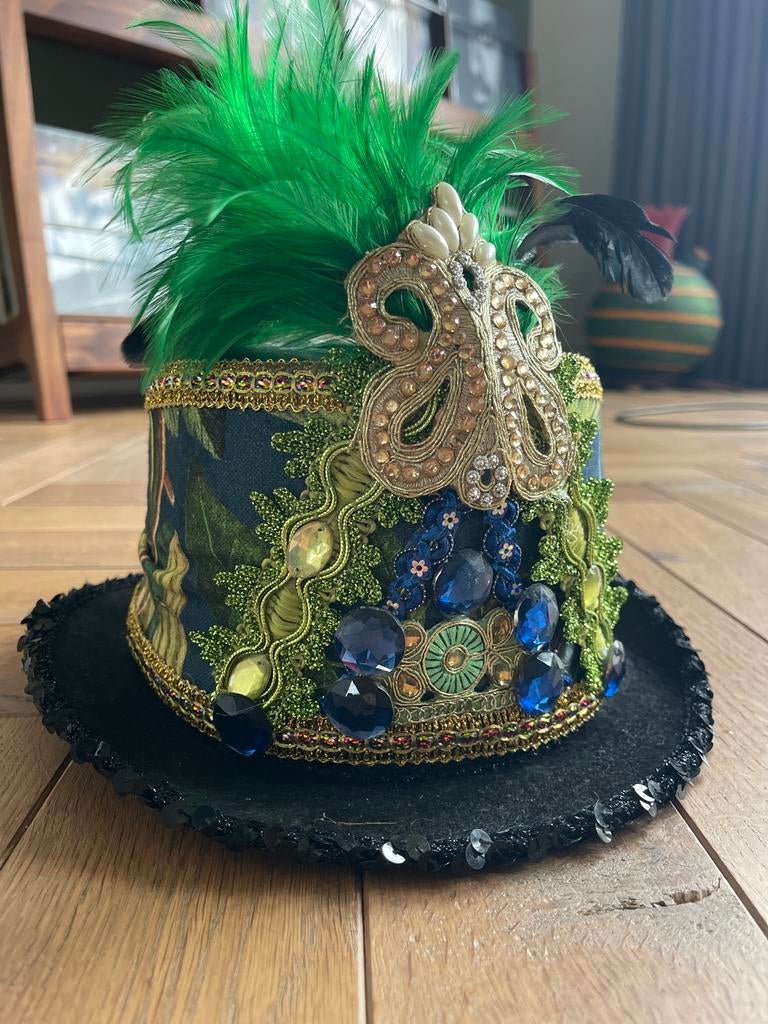 Dames hoed carnaval Blauw en groen, Ophalen of Verzenden, Zo goed als nieuw, Carnaval, Accessoires