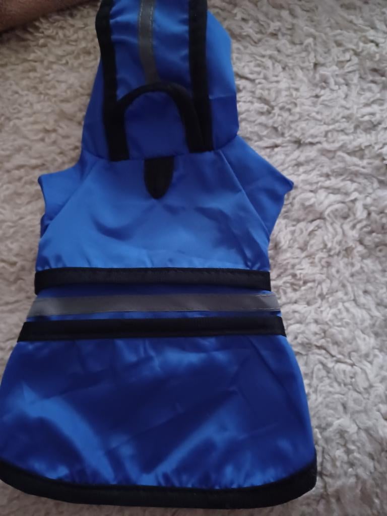Regencape klein hondje, Ophalen of Verzenden, Zo goed als nieuw, Hondenjas