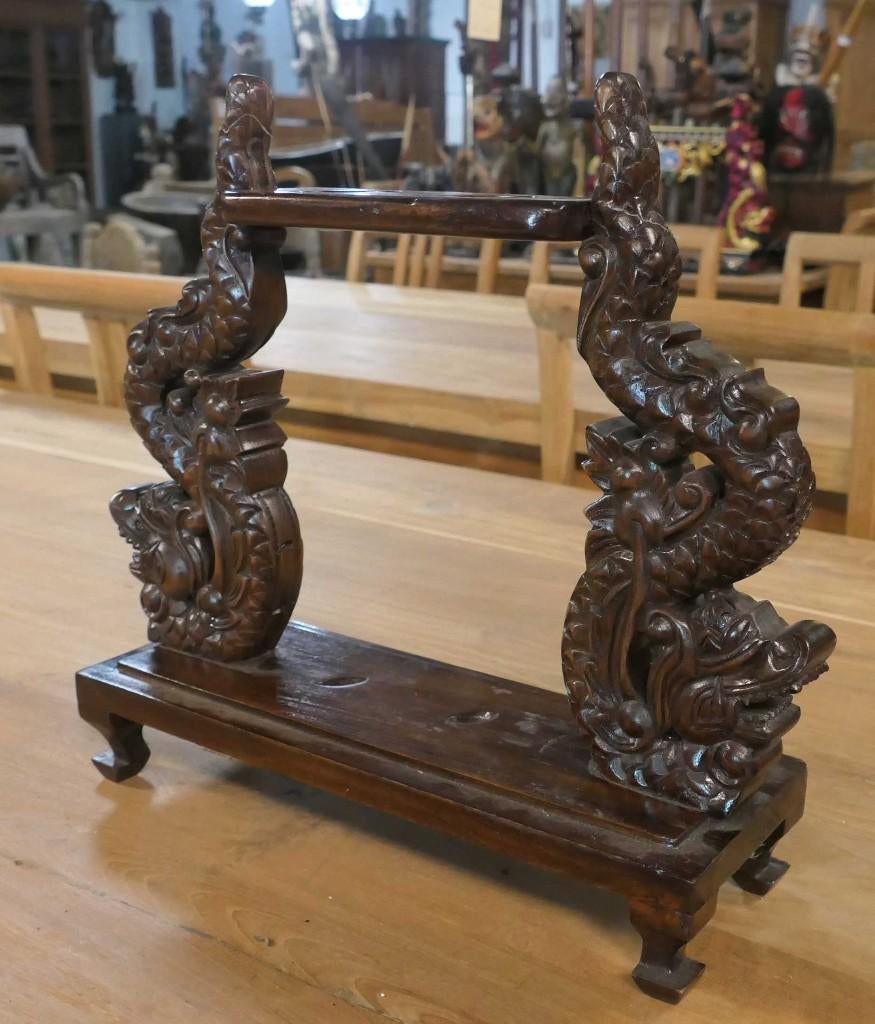 Keris houder voor 2 Kerissen met Naga PQ5 Ploncon Indonesie, Antiek en Kunst, Kunst | Niet-Westerse kunst, Ophalen of Verzenden