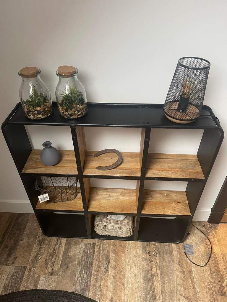 Metalen kastje met houten vakken - industrieel design, Huis en Inrichting, Kasten | Overige, Ophalen of Verzenden, Zo goed als nieuw