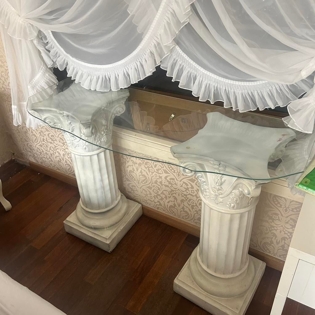 2 zuilen met glasplaat, Ophalen, Zo goed als nieuw