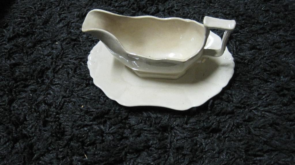 Boch Freres Keramis antieke sauskom, Ophalen of Verzenden