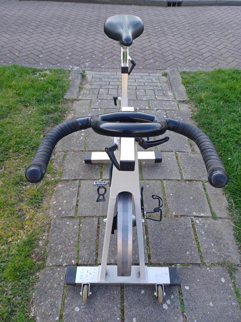 Te koop spining  fiets  of hometrainer  ziet er nog goed uit, Gebruikt, Aluminium, Ophalen of Verzenden, Benen