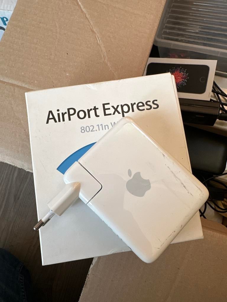 Apple AirPort Express 802.11n, Computers en Software, Ophalen of Verzenden, Gebruikt, Router