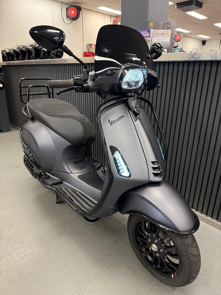 Vespa Sprint S Brom Mat Grijs E5 45KM BJ 2021 Full Option, Ophalen, Overige modellen, Maximaal 45 km/u, Zo goed als nieuw