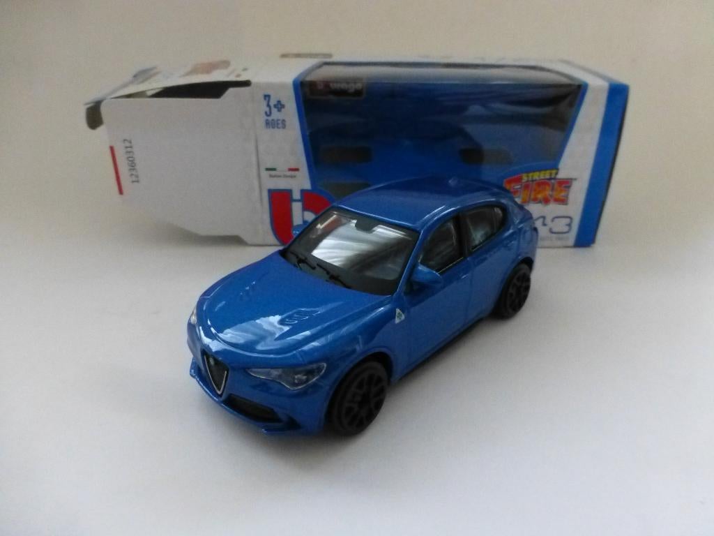 Bburago Alfa Romeo Stelvio blauw, Ophalen of Verzenden, Zo goed als nieuw, Auto, Overige merken