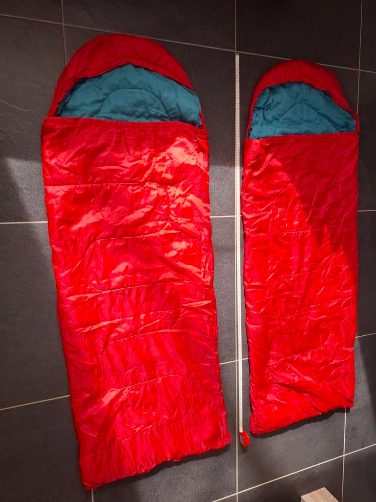 2x Kinderslaapzak Rood - 156x58cm, Caravans en Kamperen, Slaapzakken, Gebruikt, Ophalen of Verzenden