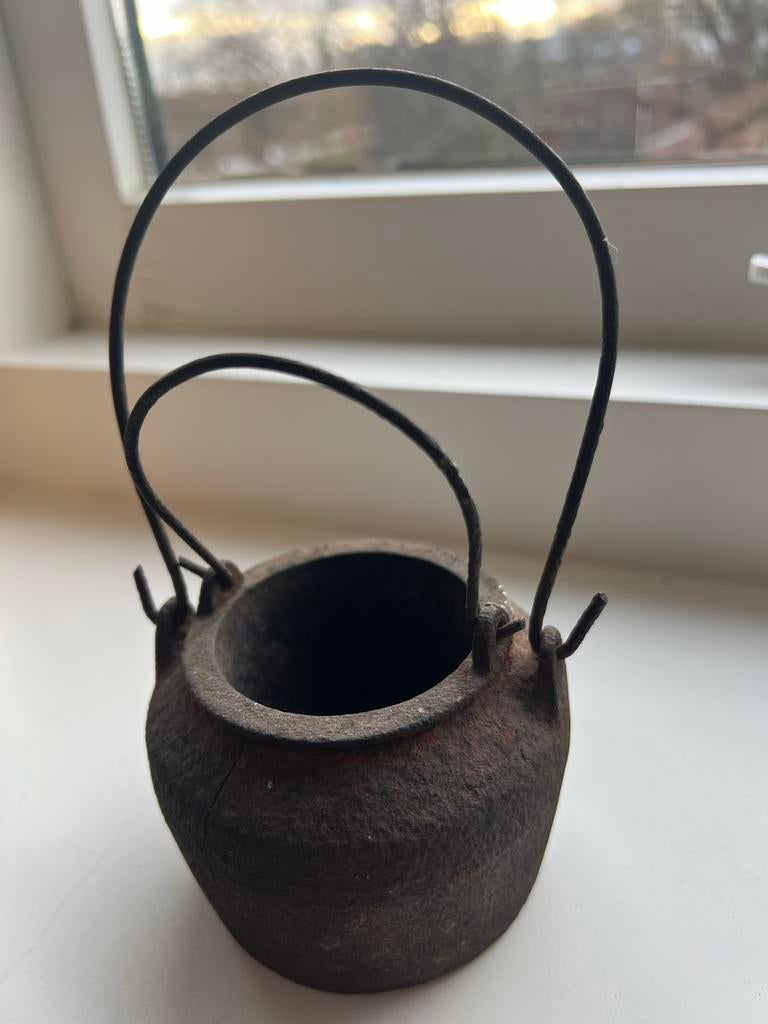 Antiek ijzeren lijmpot, Ophalen