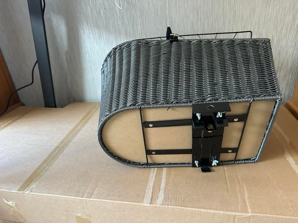 Grijze fietsmand voor op bagagedrager, Ophalen, Zo goed als nieuw, Fietsmand