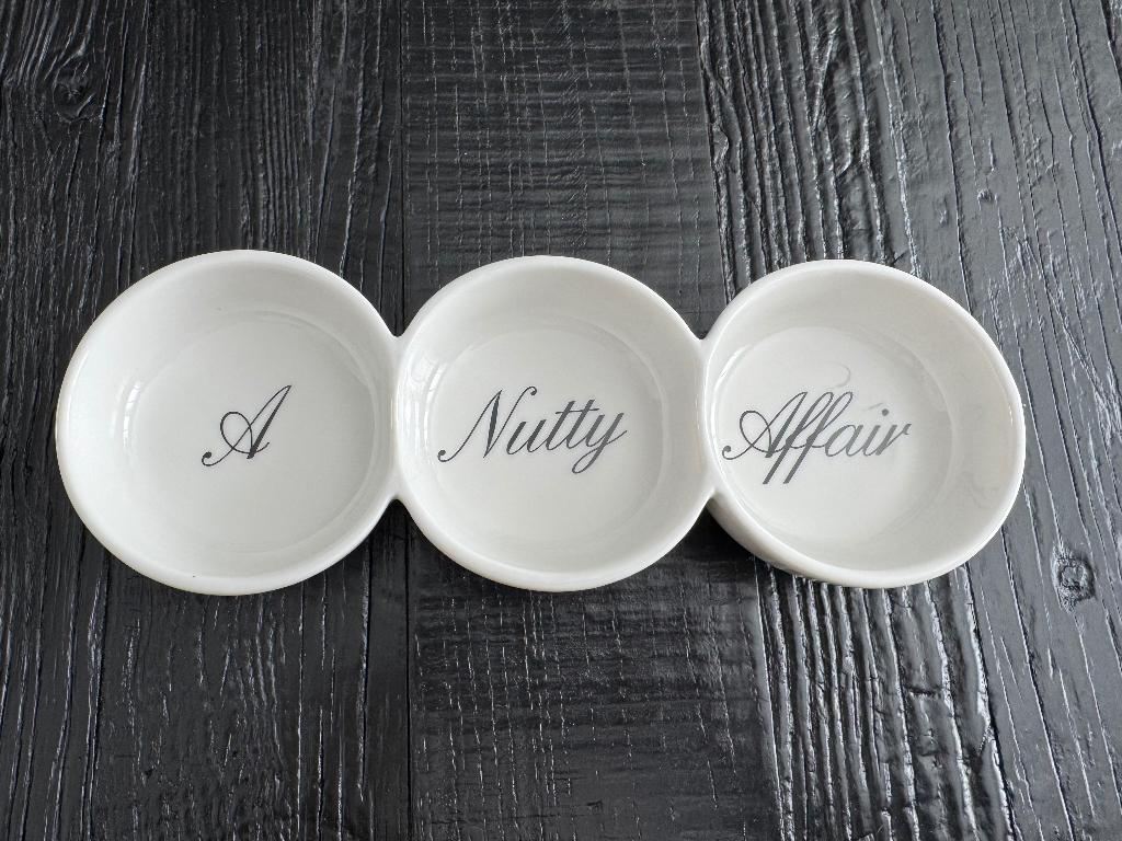 Notenschaaltje A Nutty Affair Bowl Riviera Maison, Ophalen of Verzenden, Overige stijlen, Aardewerk, Schaal of Schalen