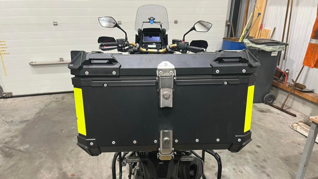 Topkoffer met bevestigingsplaat. Afneembaar en gevoerd., Ophalen, Zo goed als nieuw, Louis, Geenidee