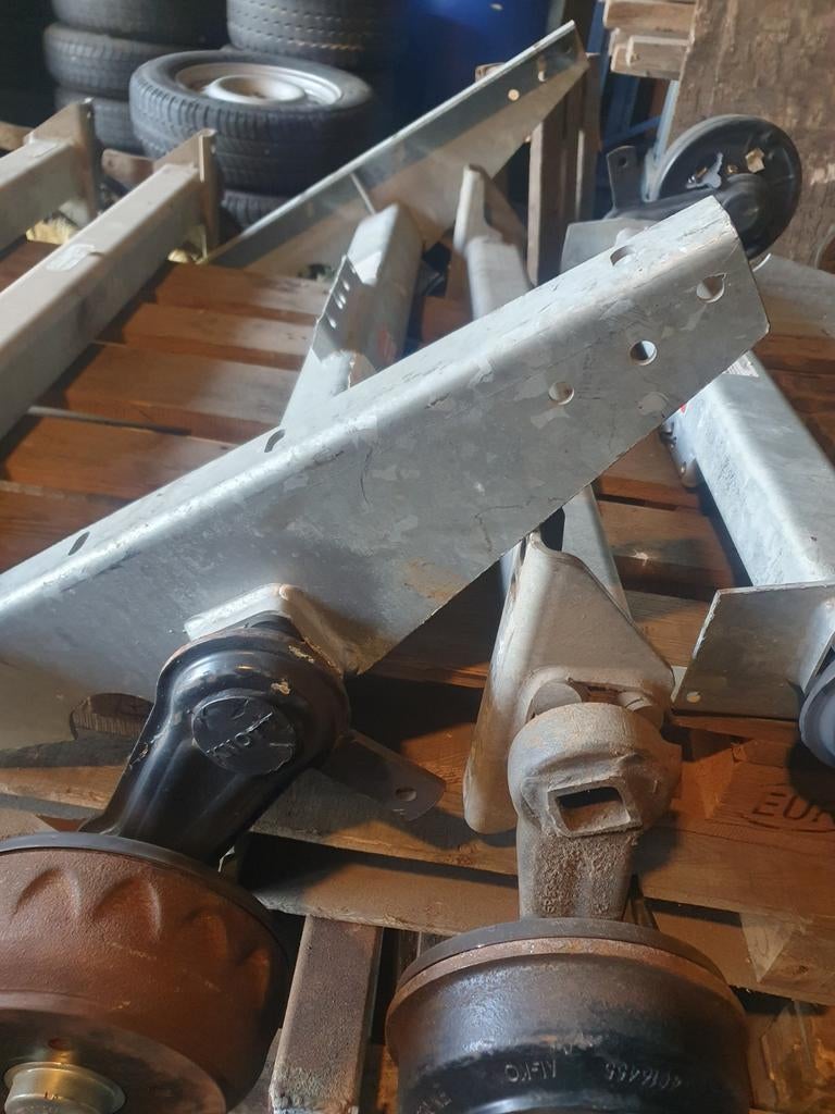 Jong gebruikte geremde aanhangerassen patmaat 80 tot 190, Ophalen of Verzenden, Zo goed als nieuw