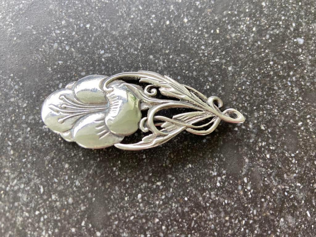 Zilveren broche bloem fuchsia zwaardje zilver keurmerk, Ophalen of Verzenden, Zilver