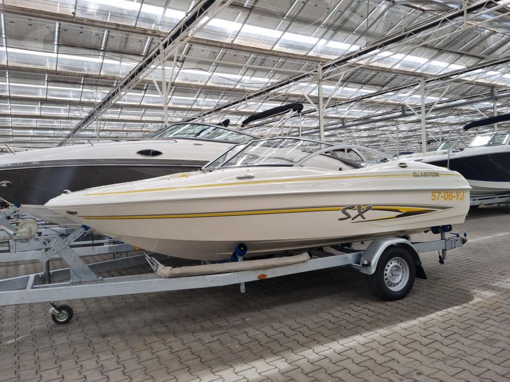 Glastron 175 SX, Watersport en Boten, 120 tot 200 pk, Zo goed als nieuw, 3 tot 6 meter, Polyester