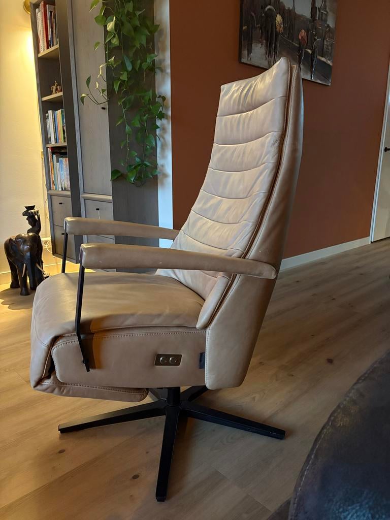 relaxstoel licht/ crème leer, Huis en Inrichting, Stoelen, Relax, Gebruikt, Overige kleuren, Leer