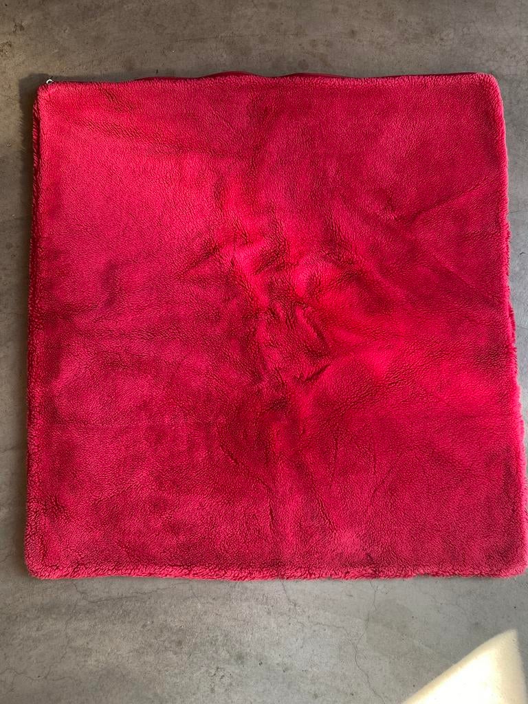 Rode kussenhoes, teddystof 70x70 cm, Ophalen of Verzenden, Gebruikt, Rood, Vierkant