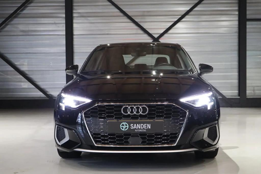 Audi A3 Limousine 30 TFSI Advanced edition Limo € 24.880,0, Auto's, Stof, Gebruikt, Zwart, Origineel Nederlands