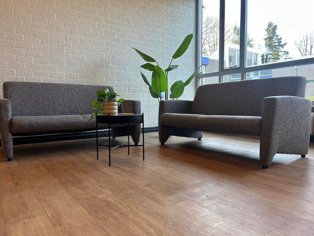 Zo goed als nieuw! Luxe Lichtgrijze [MERK] bankenset, Huis en Inrichting, Banken | Bankstellen, Zo goed als nieuw, Rechte bank