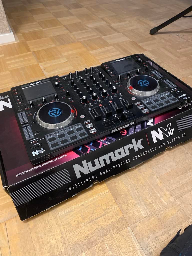 Numark NVII (2) DJ-controller/mixer, Ophalen of Verzenden, Nieuw, Dj-set, Numark