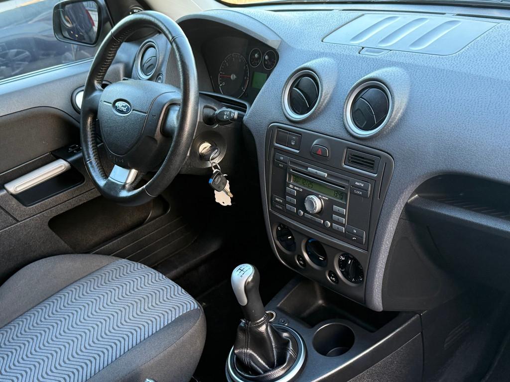 Ford Fusion 1.4-16V Futura Airco Pdc Nieuwe Apk, Voorwielaandrijving, Gebruikt, 49 €/maand, Origineel Nederlands