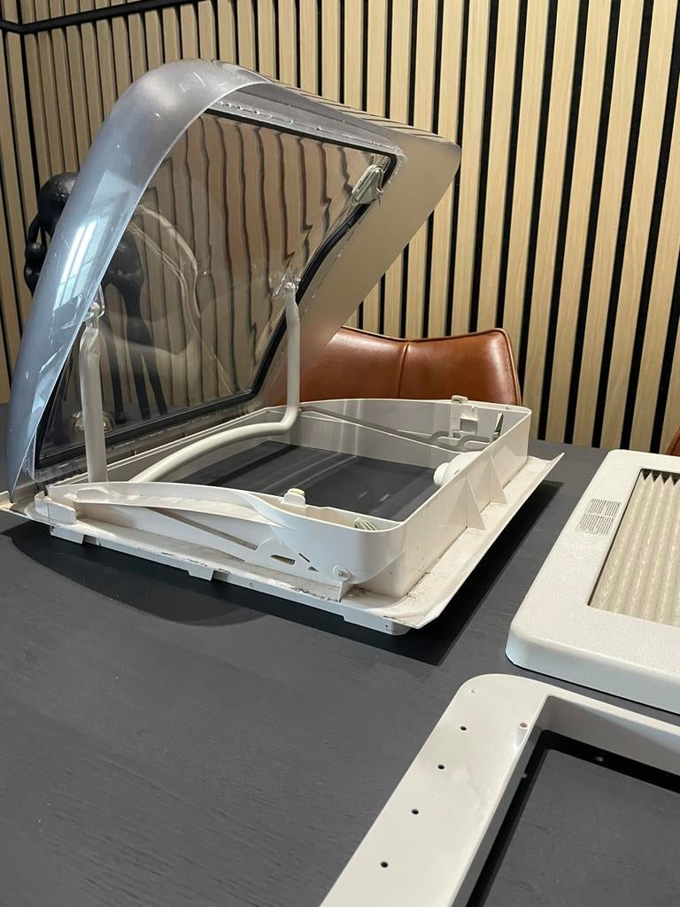 Dakluik merk dometic, Ophalen of Verzenden, Zo goed als nieuw