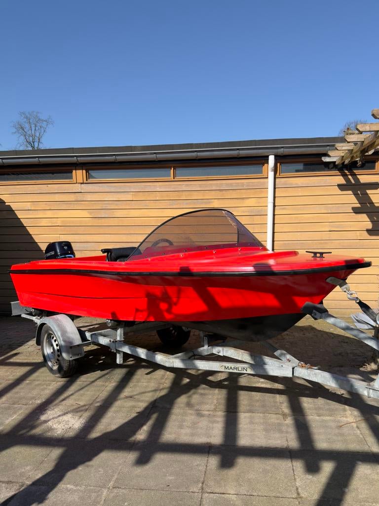 Boot-compleet! Met 15PK en kanteltrailer!, Watersport en Boten, Speedboten, Ophalen, Zo goed als nieuw, Minder dan 70 pk, 3 tot 6 meter