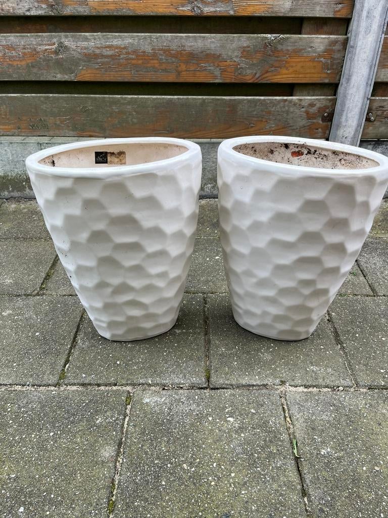 2 grote witte vazen /bloempotten, Wit, Aardewerk of Porselein, Ophalen of Verzenden, Zo goed als nieuw