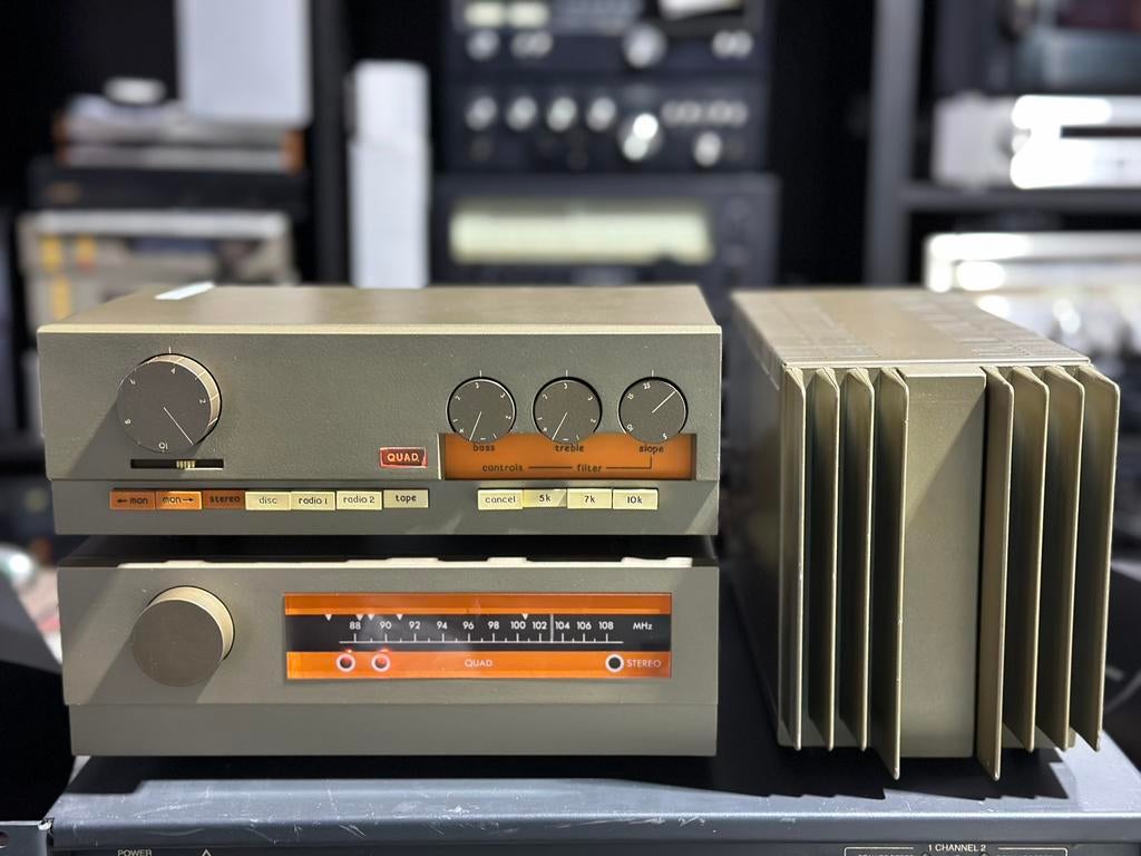 Quad 303 en Quad 33 en FM tuner SET., Audio, Tv en Foto, Stereo-sets, Overige merken, Tuner of Radio, MP3-aansluiting, Quad