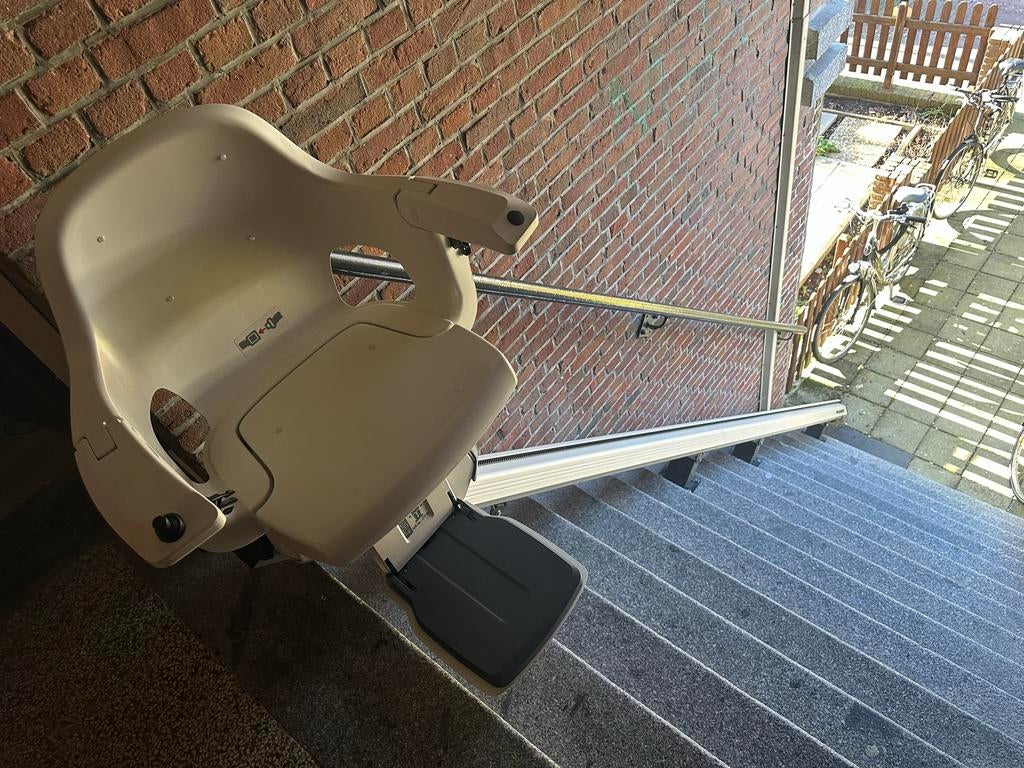 ThyssenKrupp Levant Outdoor Traplift – Rail 4,80 meter, Diversen, Trapliften, Ophalen, Zo goed als nieuw, Recht