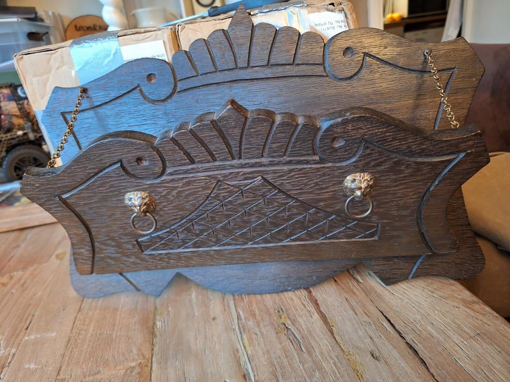 Antieke Eiken Brievenhouder met leeuwenkoppen, Ophalen of Verzenden