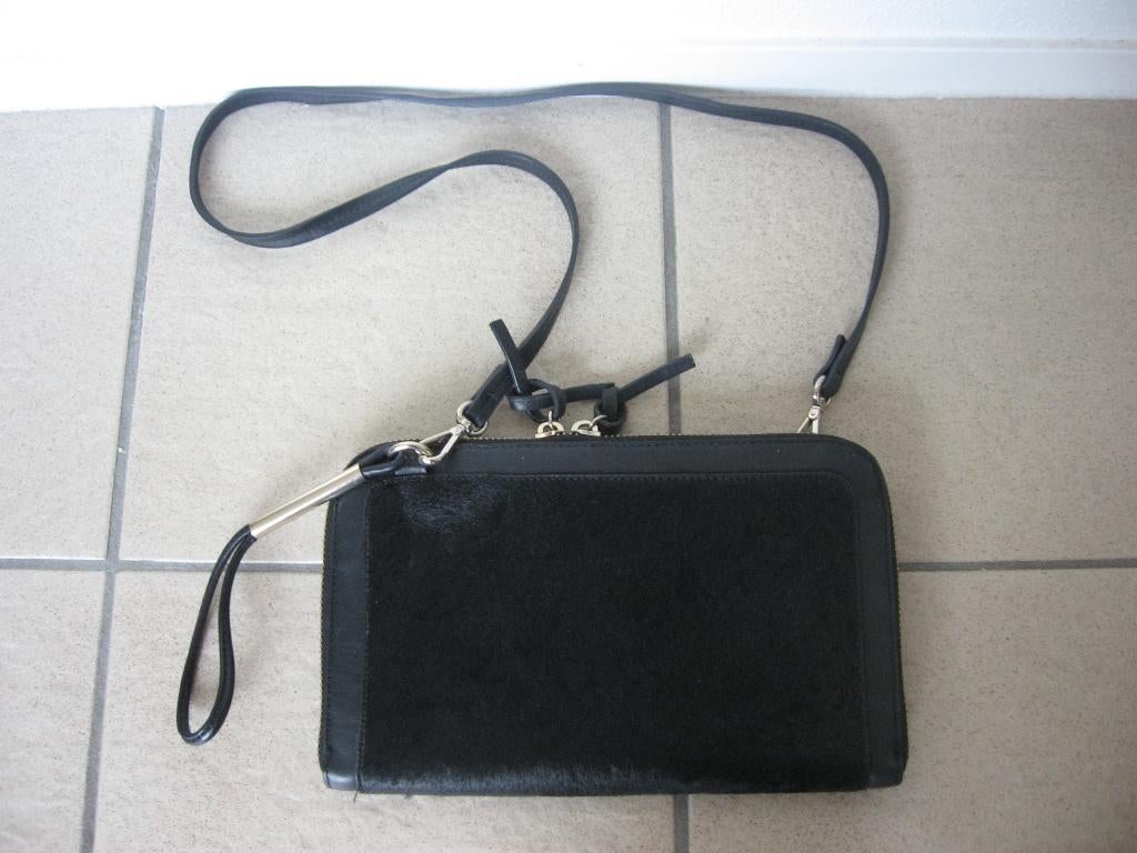 Bijna nieuw (schouder)tas zwarte vacht goudkleur rits ZARA, Ophalen of Verzenden, Zo goed als nieuw, Zwart, Schoudertasje