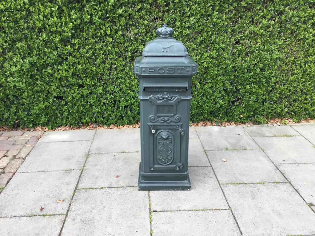 Brievenbus.  Vrijstaand.  Groen.  Kolom brievenbus, Tuin en Terras, Brievenbussen, Ophalen, Gebruikt, Aluminium, Staande brievenbus
