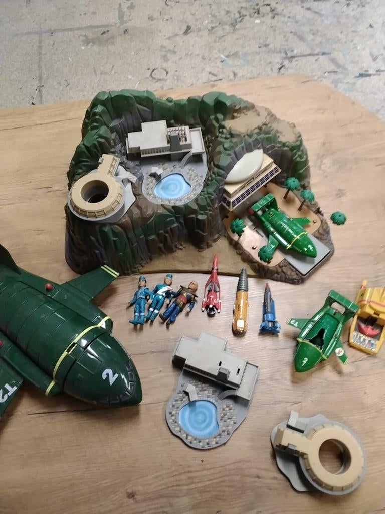 Diverse thunderbirds spullen, Ophalen