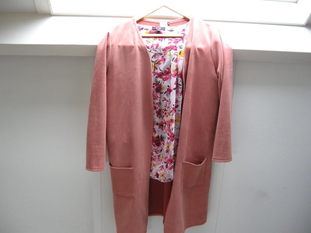 Jas vest blouse FOS  Amsterdam Yest leuke set €17,50 XXL, Kleding | Dames, Grote Maten, Ophalen of Verzenden, Nieuw, Roze, Trui of Vest