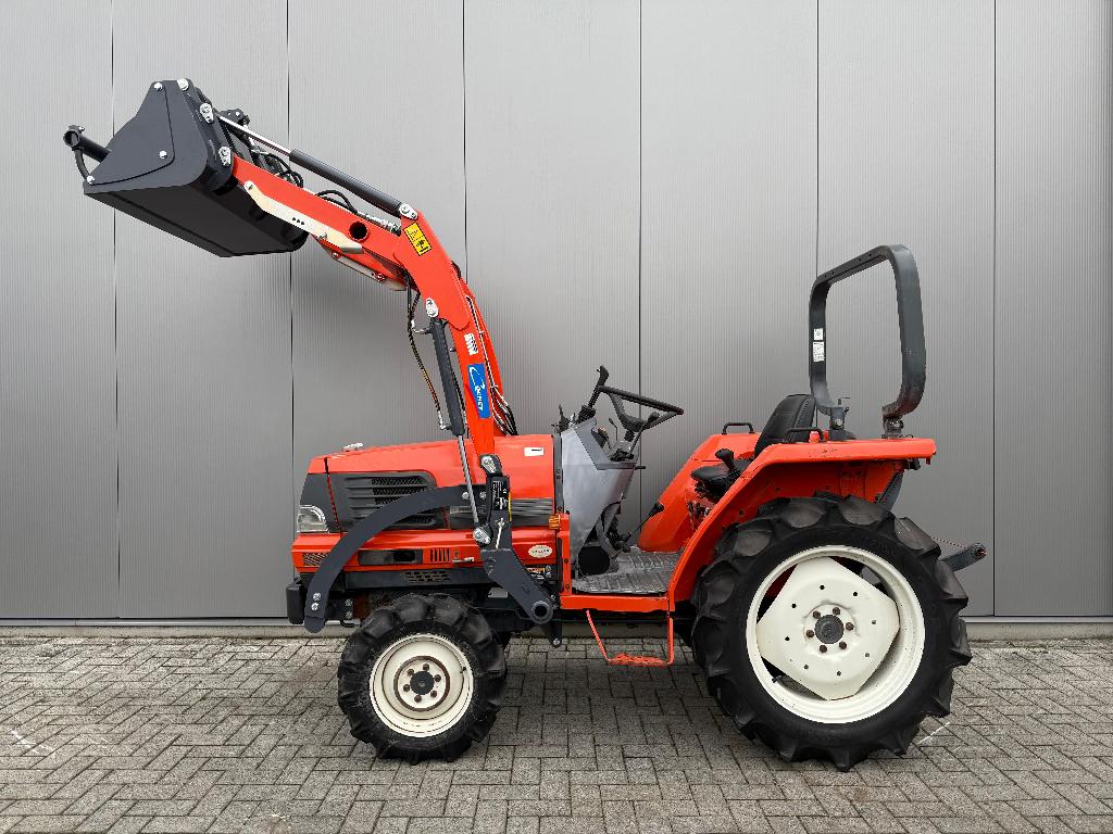 Kubota GL240D 28pk minitrekker - 4WD - Bovenklem - rolbeugel, Overige merken, Gebruikt, Tot 2500, Ophalen of Verzenden