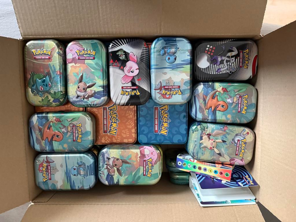 Doos vol lege Pokemon Tins 38 stuks 32 mini tins, Hobby en Vrije tijd, Verzamelkaartspellen | Pokémon, Ophalen of Verzenden, Zo goed als nieuw