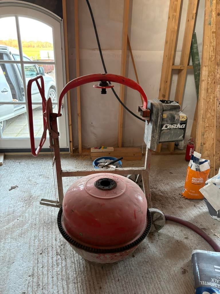 Betonmolen Lescha sm 145 S (lagers kapot), Doe-het-zelf en Verbouw, Betonmolens, Ophalen, Gebruikt