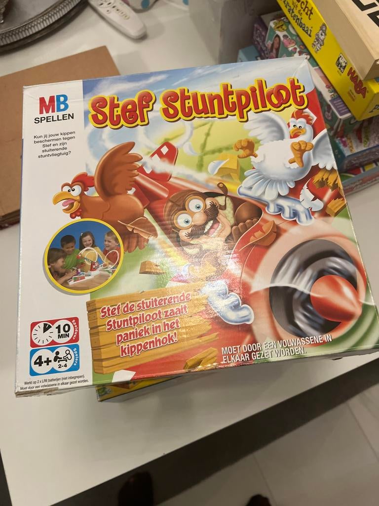 Stef Stuntpiloot - MB Spellen - Leuk familiespel, Drie of vier spelers, Ophalen of Verzenden, Gebruikt