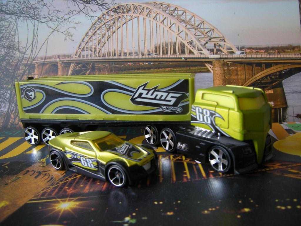 groene hotwheels vrachtwagen met auto, Ophalen of Verzenden, Gebruikt, Bus of Vrachtwagen